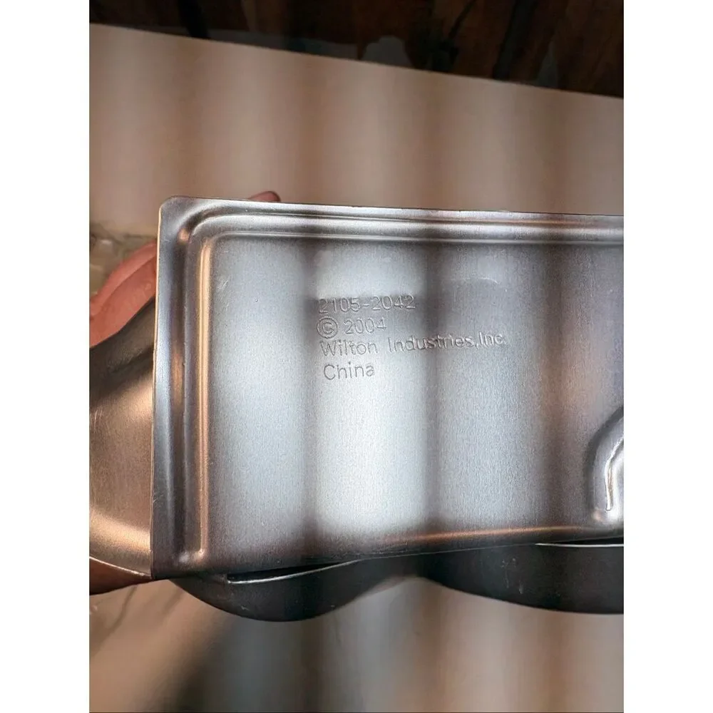 Wilton 3-D Bunny Cake Pan vintage